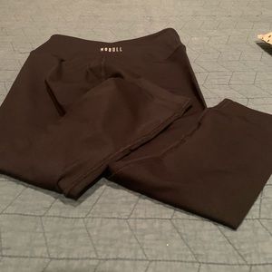Women’s Nobull Matte Mid-rise Capri. Size small. Black.
